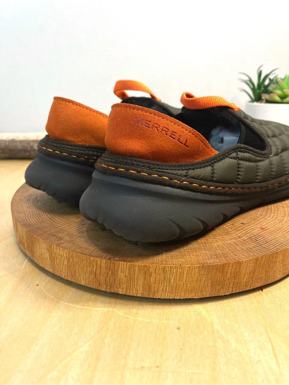Merrell Men's Hut Moc slippers in quilted Olive Nylon Size 10